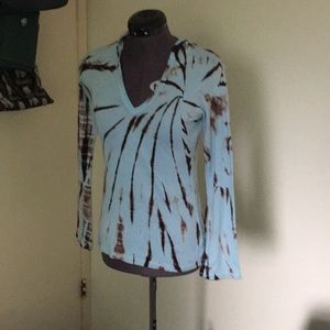 Hooded long-sleeved tie dye shirt